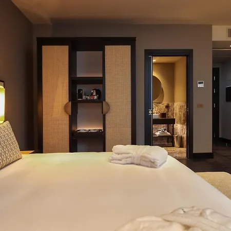 U-visionary 4* البندقية