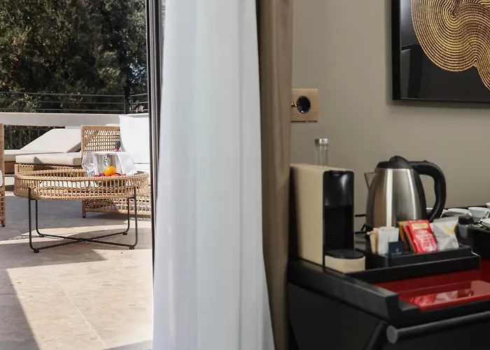 U-visionary Hotel