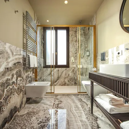 U-visionary Hotel