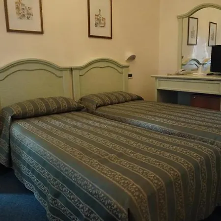 Universo & Nord Hotell 3*